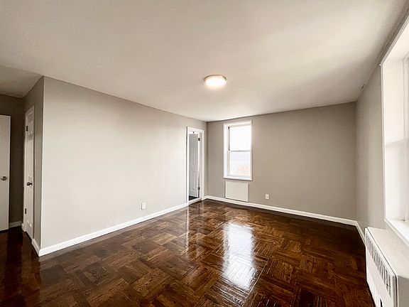 5th image of 615 Warburton Ave #V