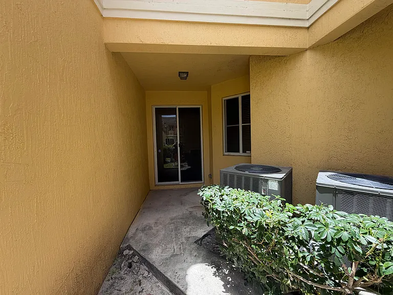 8928 SW 18th St — Photo 22