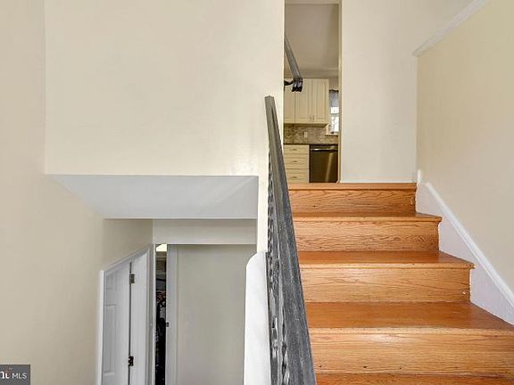 4th image of 1013 Brown Ln