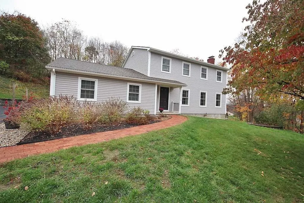 95 Thornhill Dr photo 1