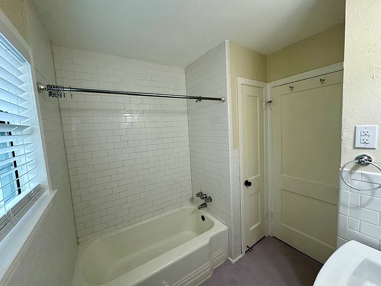 433 W Hollywood Ave #2 — Photo 11