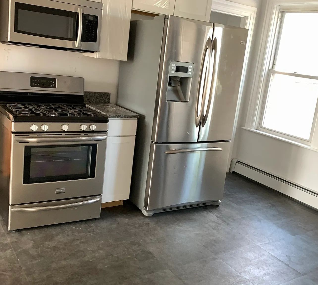 3 bed, 1316 sqft, $1,900 — Photo 2