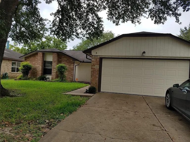 2711 Amaranth Dr — Photo 3
