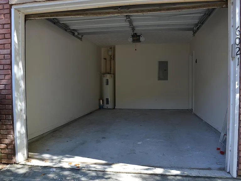 6021 Grovegate Ln — Photo 14