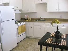 2nd image of 1214 Bell St APT 15
