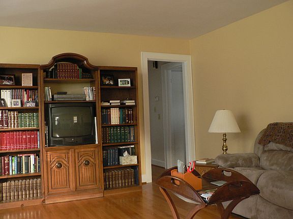 LR -beautiful hardwood floor