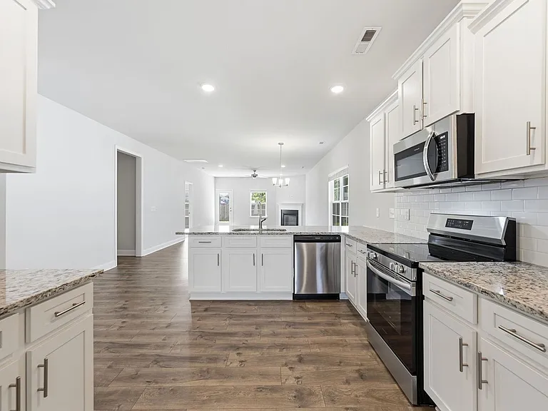 903 Eakins Ln — Photo 8