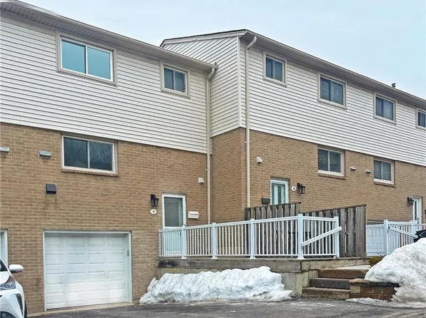 51 Caroga Ct #9, Hamilton, ON L9C 7C2