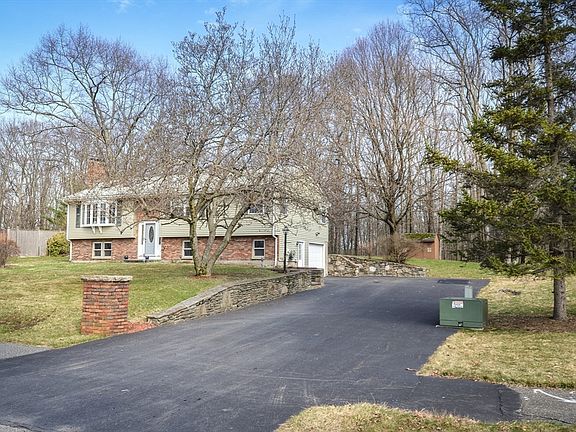 2nd image of 39 Cypress Ave