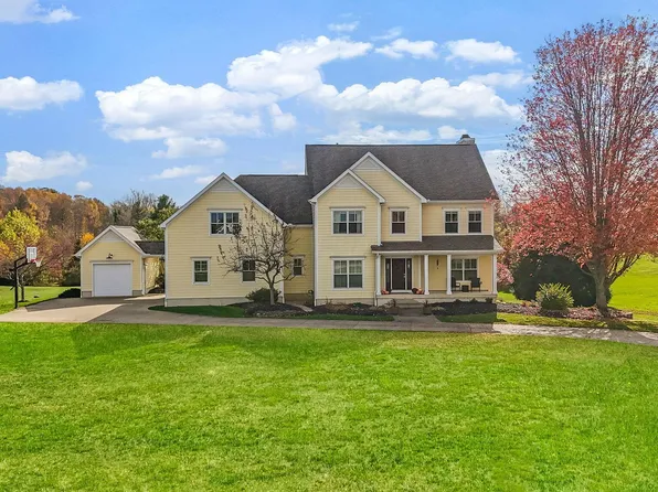 105 Hidden Hills Dr, Pataskala, OH 43062