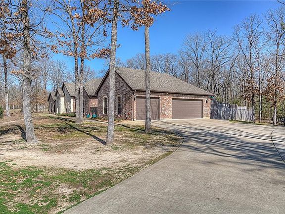 2nd image of 1067 Cedar Oaks Trl