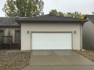 1315 Golden Valley Ln, Minot, ND 58703