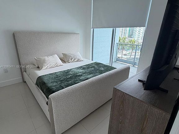 4th image of 90 SW 3rd St APT 1416