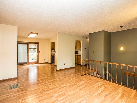 2nd image of 3850 Chickory Ave