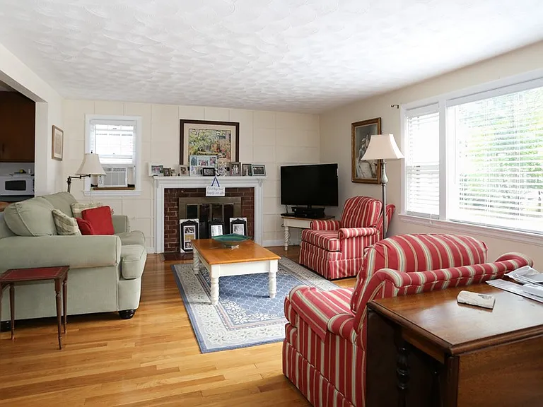 279 Auburndale Ave #279 — Photo 8