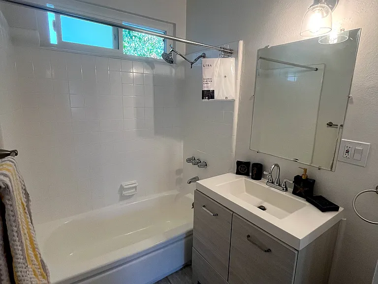 5548 Yarmouth Ave #1 — Photo 4