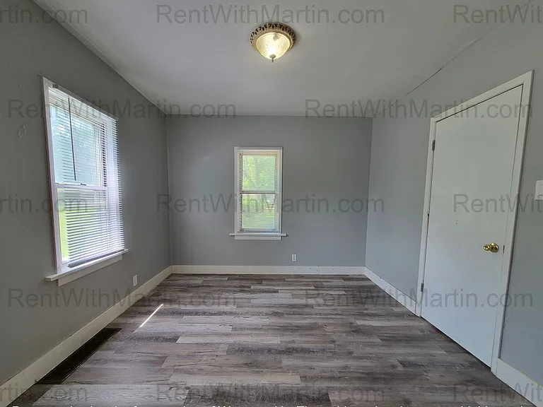 343 Albany St — Photo 6