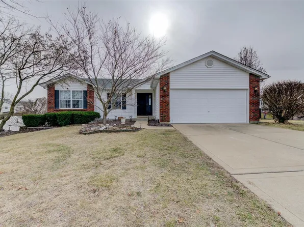 57 E Redford Ct, Saint Charles, MO 63304