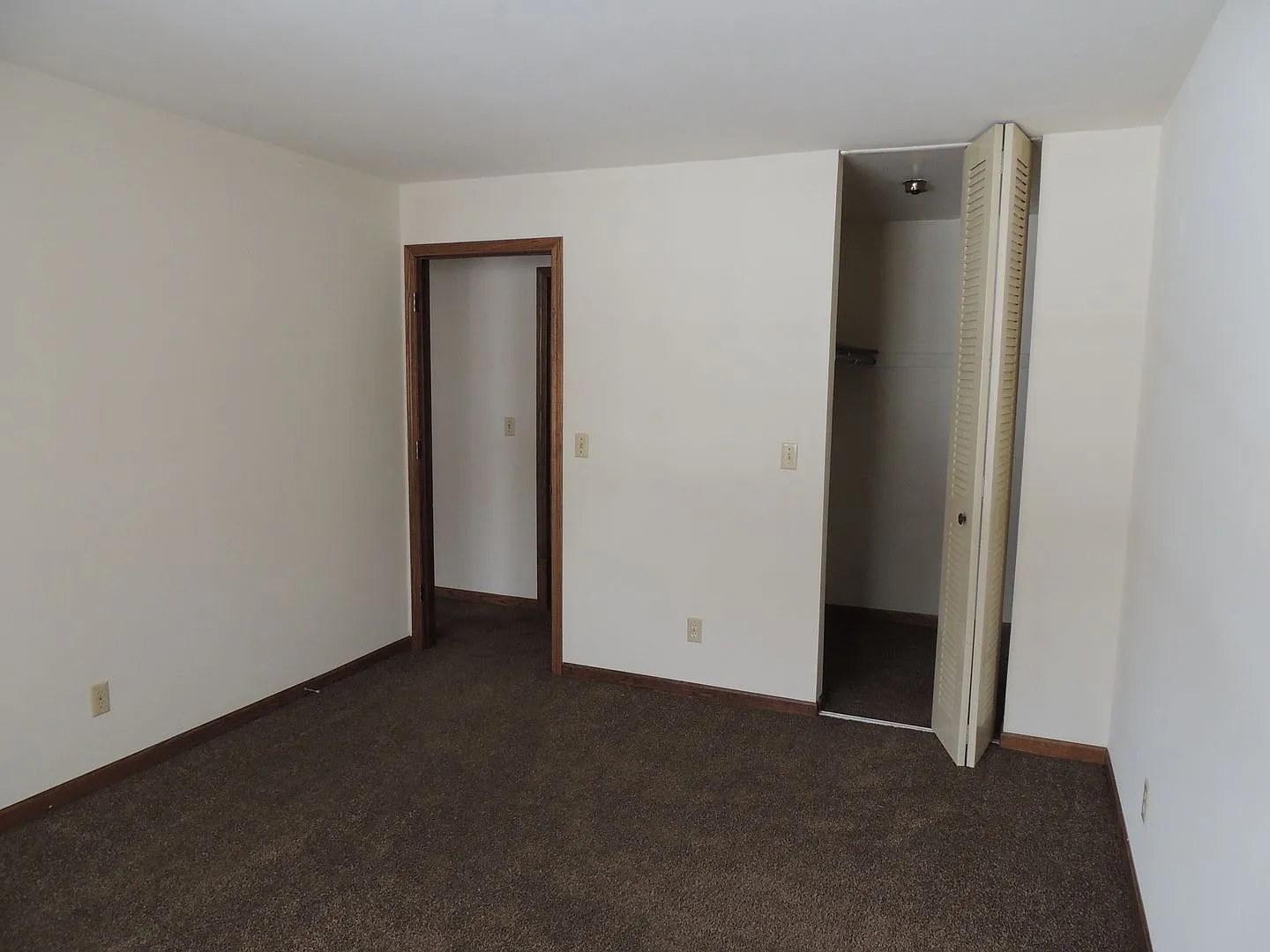 1222-1226 — Photo 2