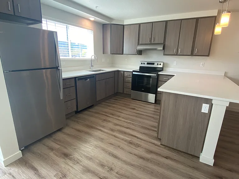 River Falls Apartments — Photo 29