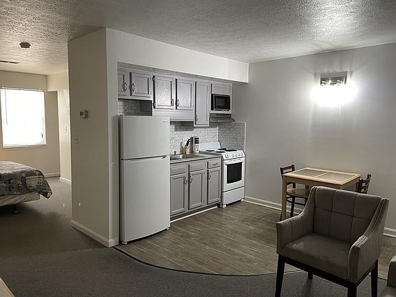 5th image of 3 Brentwood Dr #1