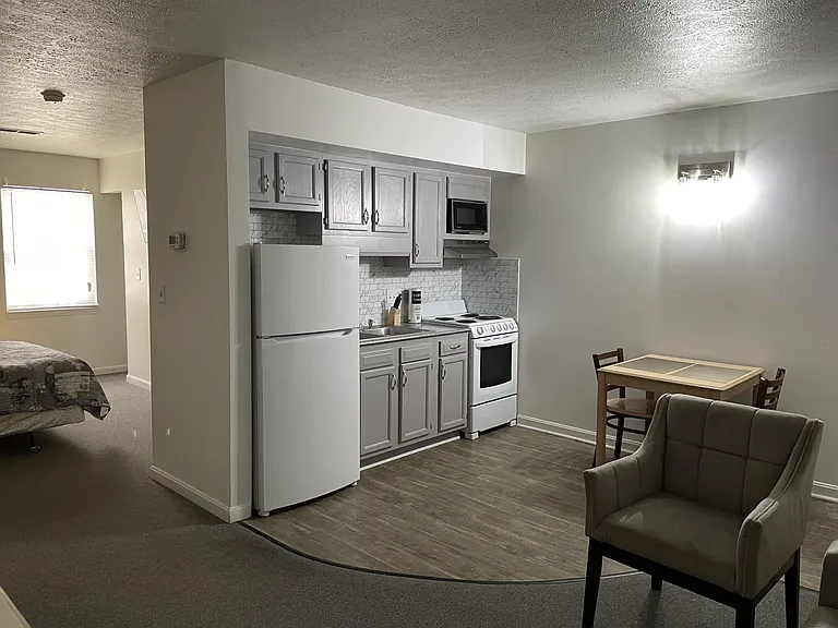 Fielding Court Apartments — Photo 5