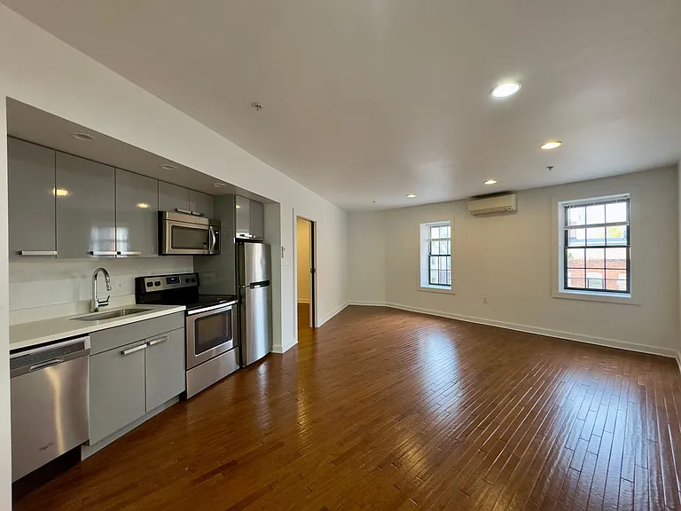 THE PORTLAND APARTMENTS — Photo 3