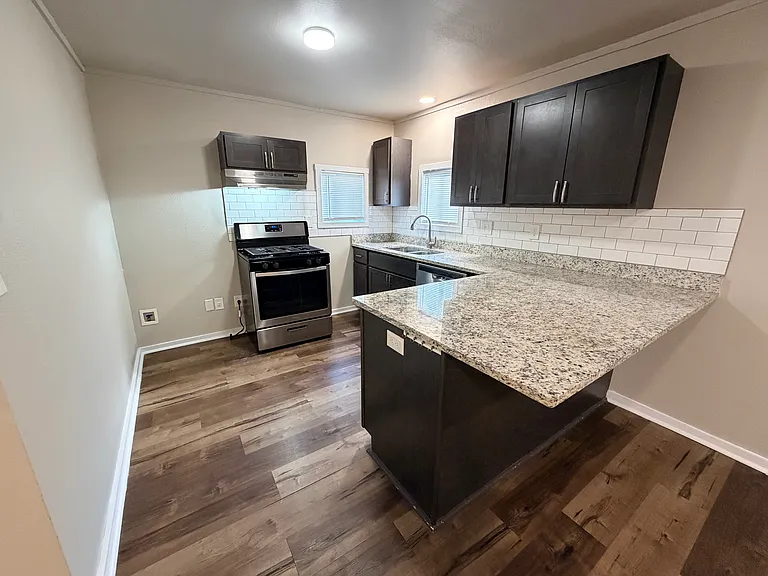 105 Dewitt St — Photo 30