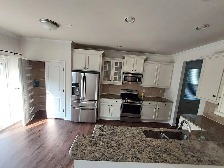 608 Stapleford Ln — Photo 8