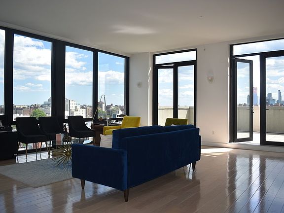 4th image of 2740 21st St #10B
