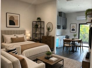 1702 S Hoover St #202, Los Angeles, CA 90006