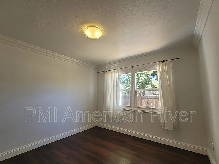 4201 56th St — Photo 8