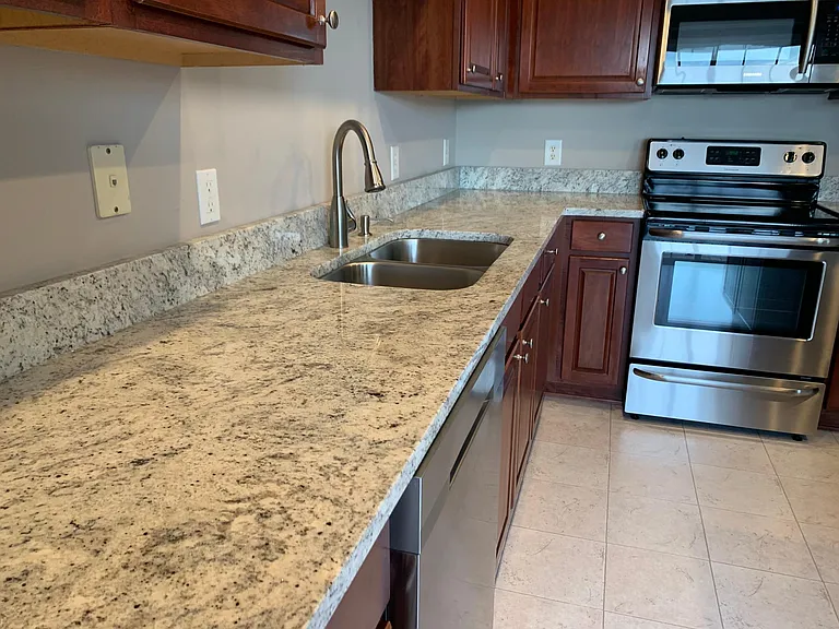 5565 Trammel Ct — Photo 6