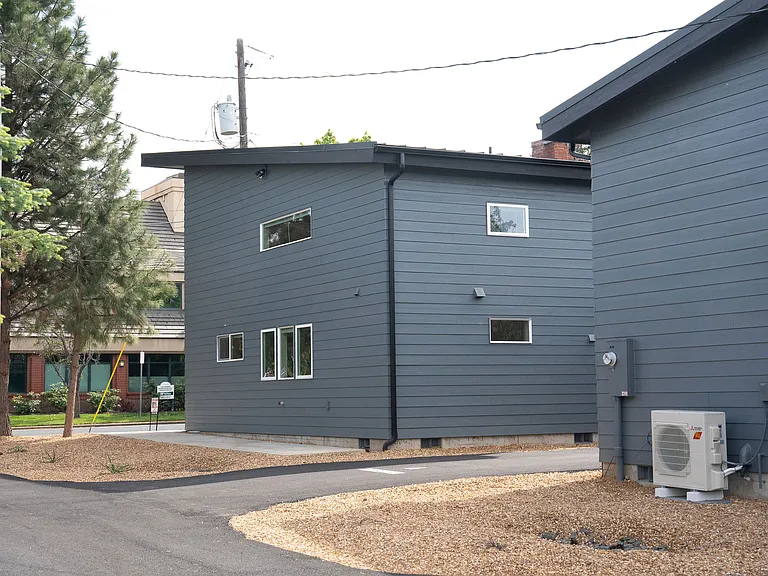 138 NW Hawthorne Ave #A — Photo 24
