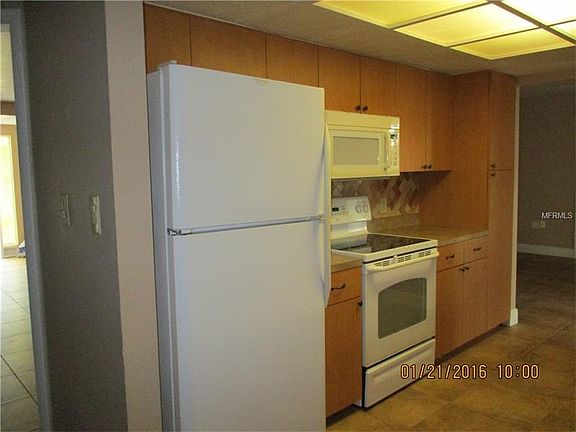 3rd image of 530 Lomond Dr