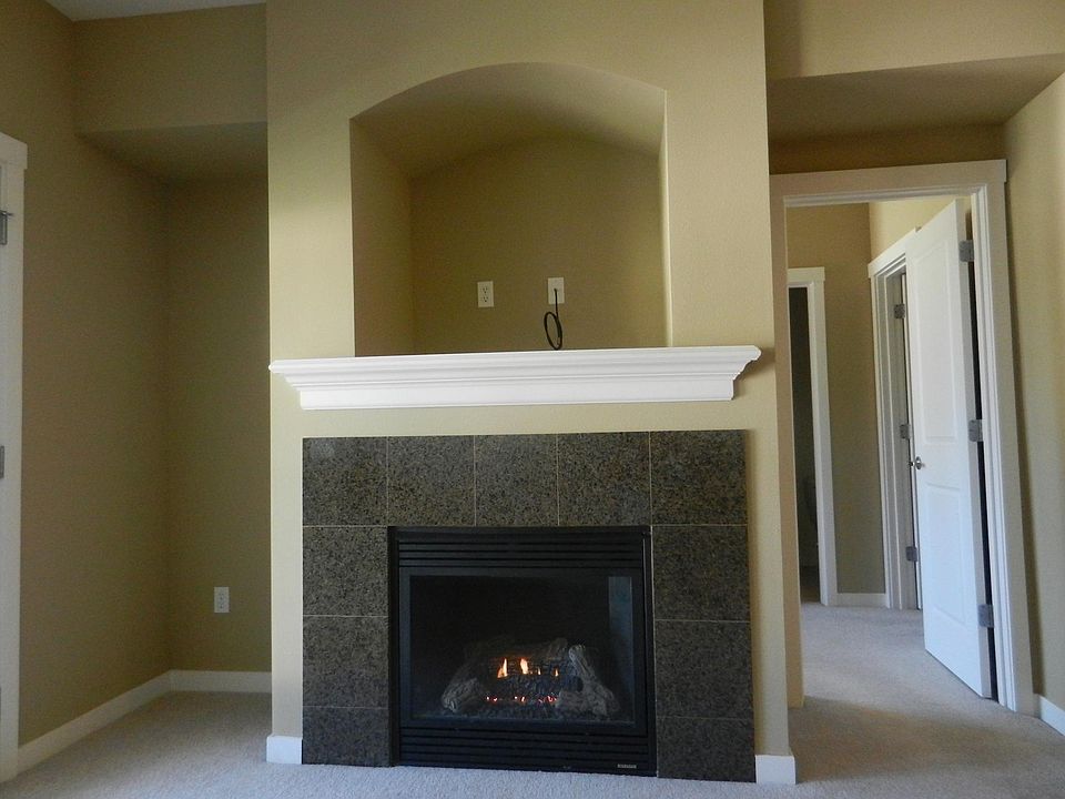 Living Room - Gas Fireplace