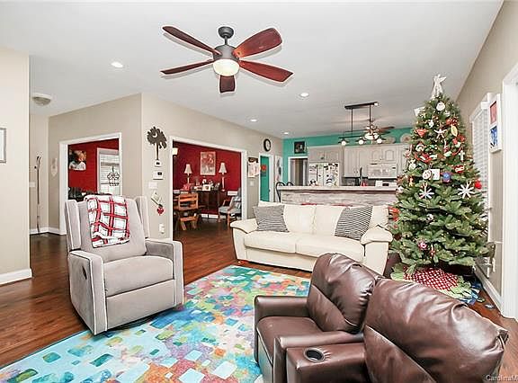 5th image of 528 Peaceful Creek Dr
