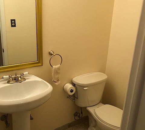 4th image of 302 Woodland Hills Rd #4