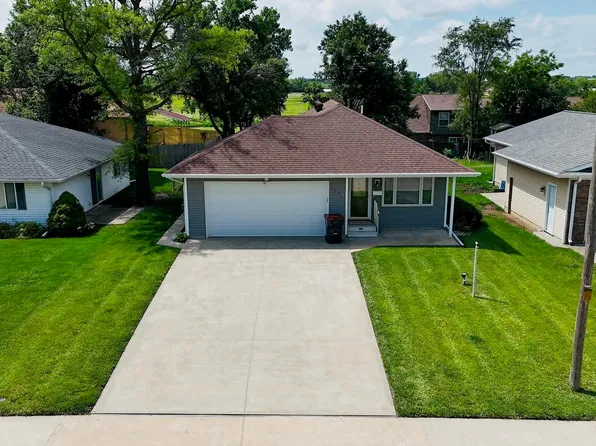 1317 Bell St, Beatrice, NE 68310