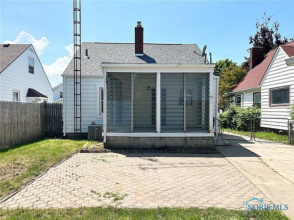 5th image of 3648 Watson Ave