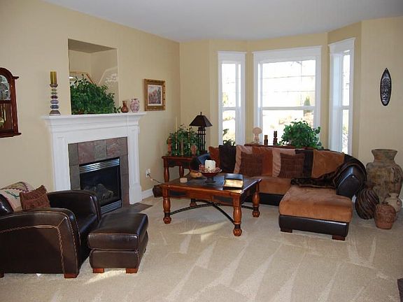 FORMAL LIVING ROOM
