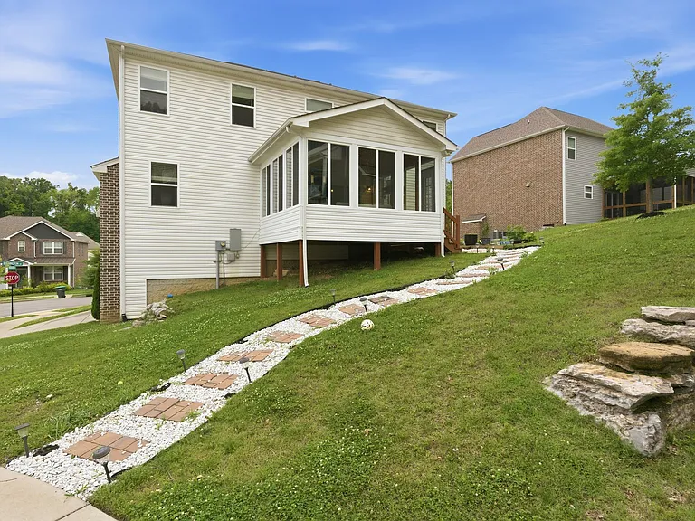1101 Knobcrest Ct — Photo 35
