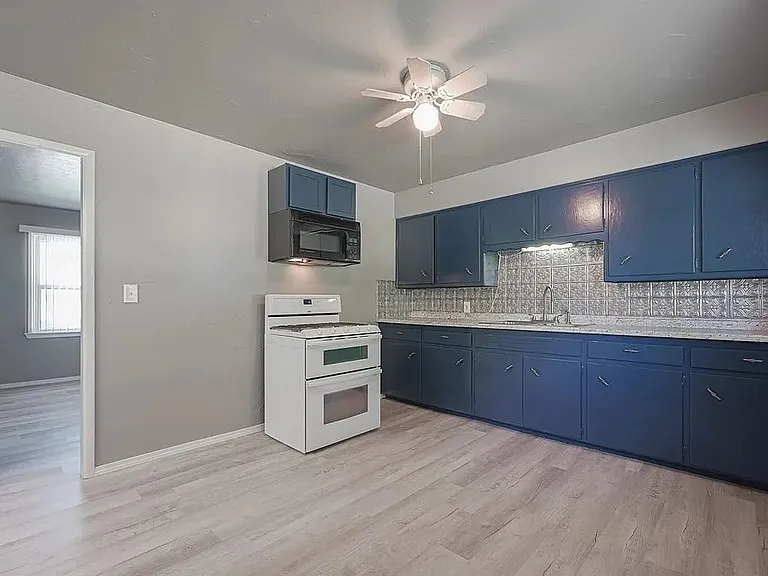 2325 Mustang St — Photo 8