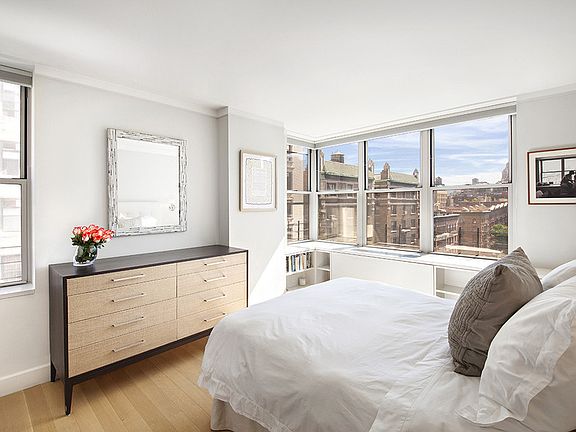 4th image of 2250 Broadway APT 9D