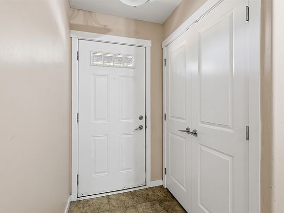 3rd image of 1741 Tranquille Rd #13