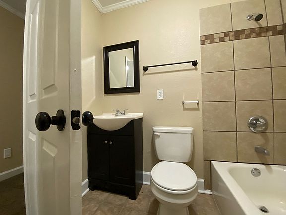 3rd image of 434 Sullivan Dr