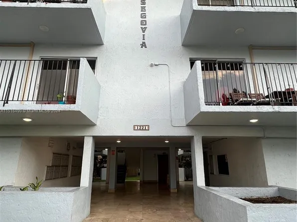 1221 SW 122nd Ave APT 401, Miami, FL 33184