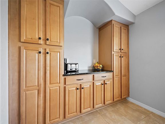 5th image of 9 Robin Hood Ln
