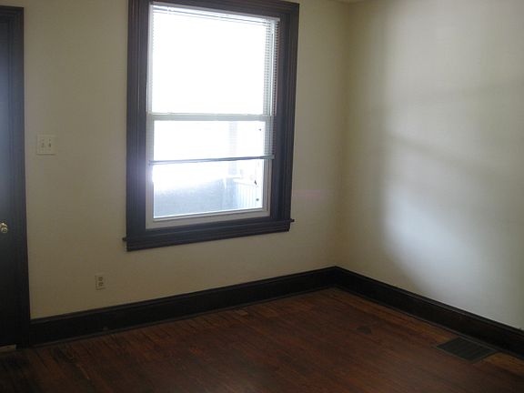 2nd image of 939 Sargent Ave