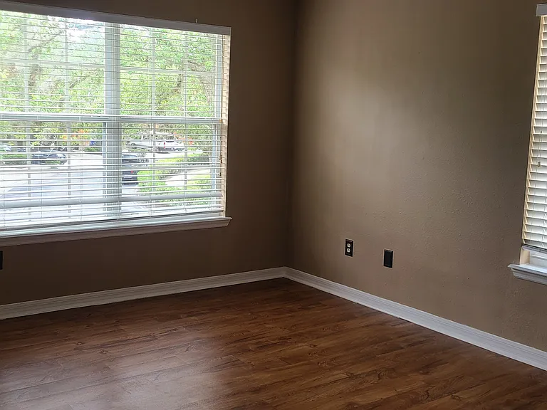 3511 Pine Oak Trl — Photo 8